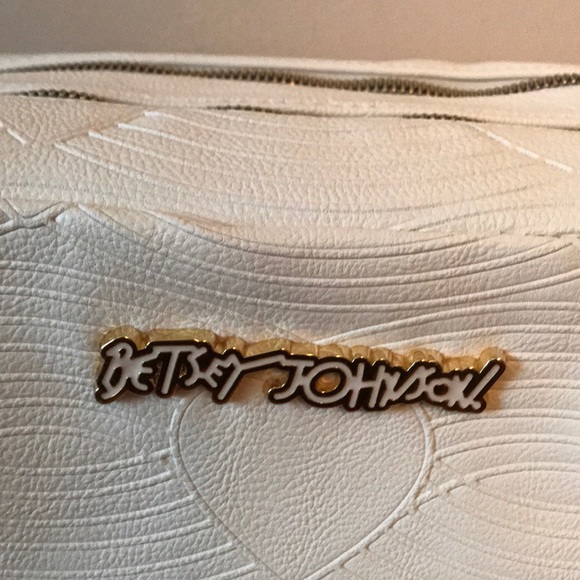 BETSEY JOHNSON CREAM DBL ZIPPERED WRISTLET 58 NWT - Picture 8 of 8